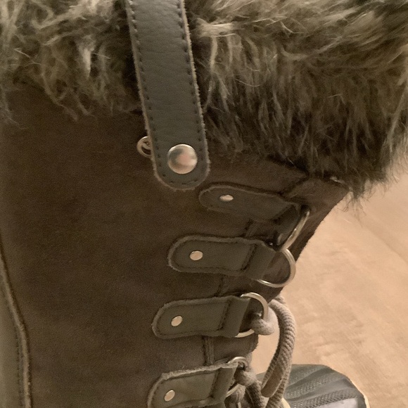 Sorel Joan of Arc Gray Fur-Trimmed Winter Boots - Picture 9 of 9